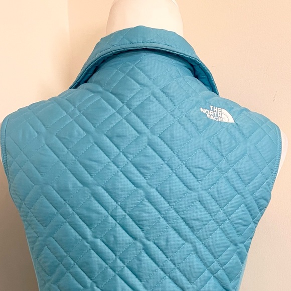 Pretty North Face lightweight puffer vest! - Picture 6 of 11